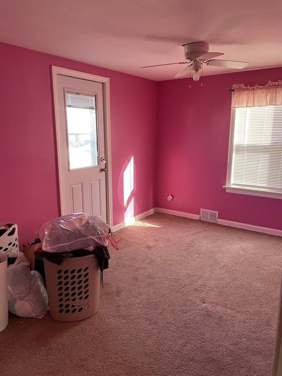 RJtheChemist's tweet photo. You guys wanna see my new pretty princess room? #thisiscontent https://t.co/ngADnWUZiP