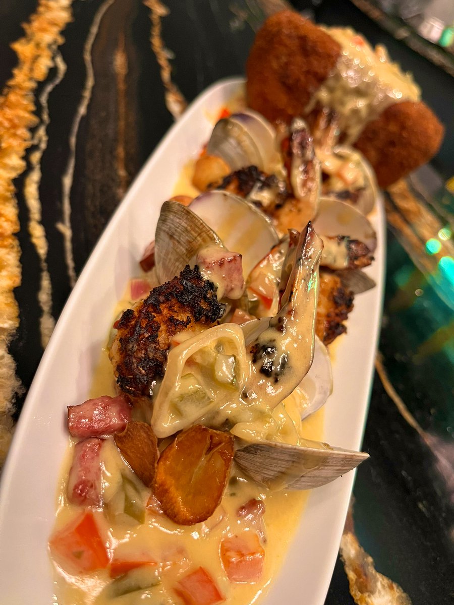 cheferikjackson's tweet photo. Shrimp &amp; Fried Grits 
Seared Shrimp x Little Neck Clams x Fried Polenta x Lemon&amp;Sage Beurre Blanc .. FMOIG: @cheferikjackson 
#FoodPorn #ShrimpandGrits #cooking #seafood #FoodNetwork #DMVChef #ChefLife #DMV #BlackChef #SupportBlackBusiness https://t.co/16jIs98qjk