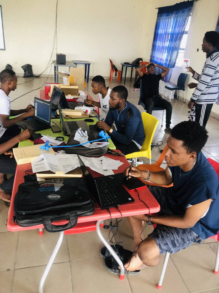 SteveGodstime's tweet photo. On 8th of February 🧭 2022,Our second set 👨‍✈️ of tutors training 🗡, on how to use our recording 🎬 and writing 📝 software💻 to create ✍🏿 content @college_app_  @davido
@wrblo #playmycourse
#collegeapp
#edtech
#teranext https://t.co/BZXbKNxAxo