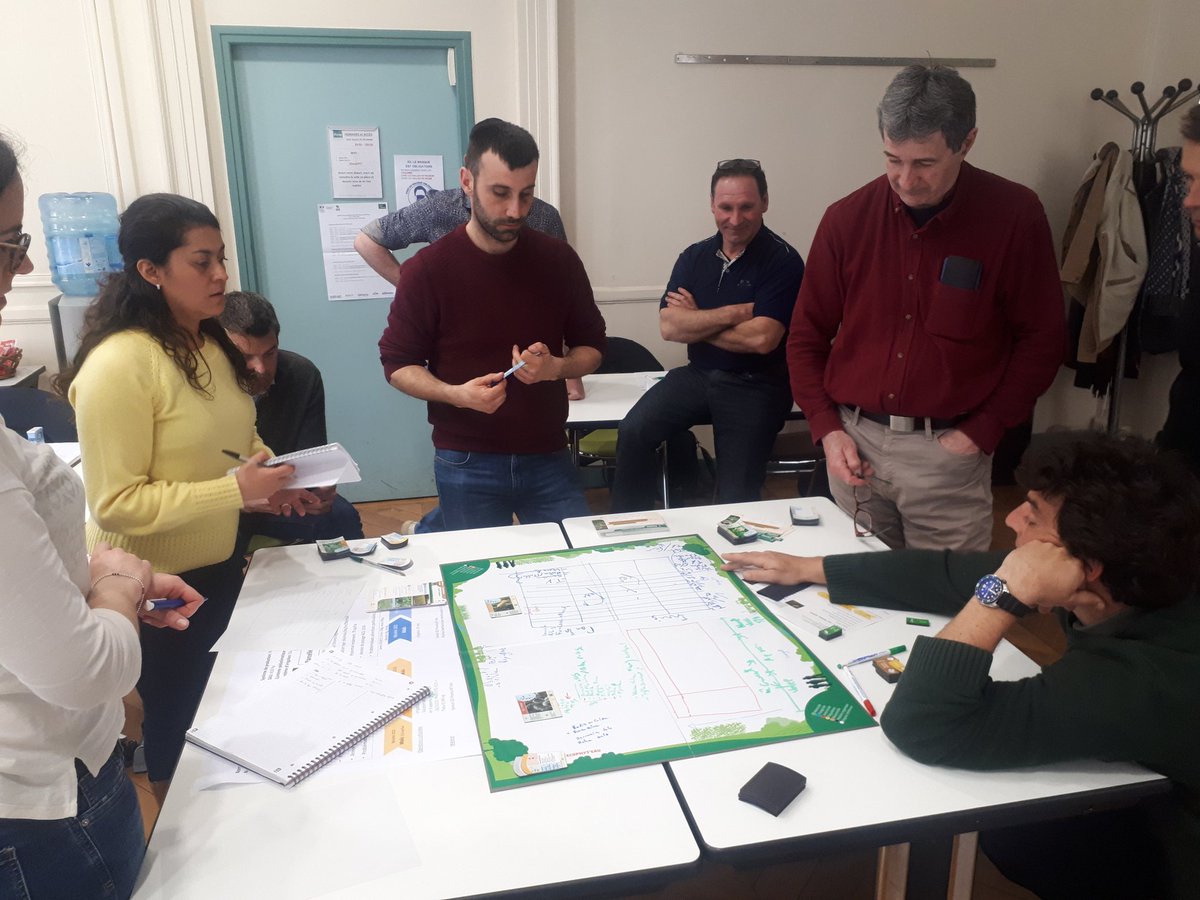 scordeau_inra's tweet photo. Atelier de conception des plateformes expérimentales chez les #agriculteurs @apad_contact avec @INRAE_France @novalis_terra dans le cadre du projet #SOLiflore (effet des couverts en ACS sans #glyphosate sur la flore #adventice) https://t.co/OTh08sCx9m