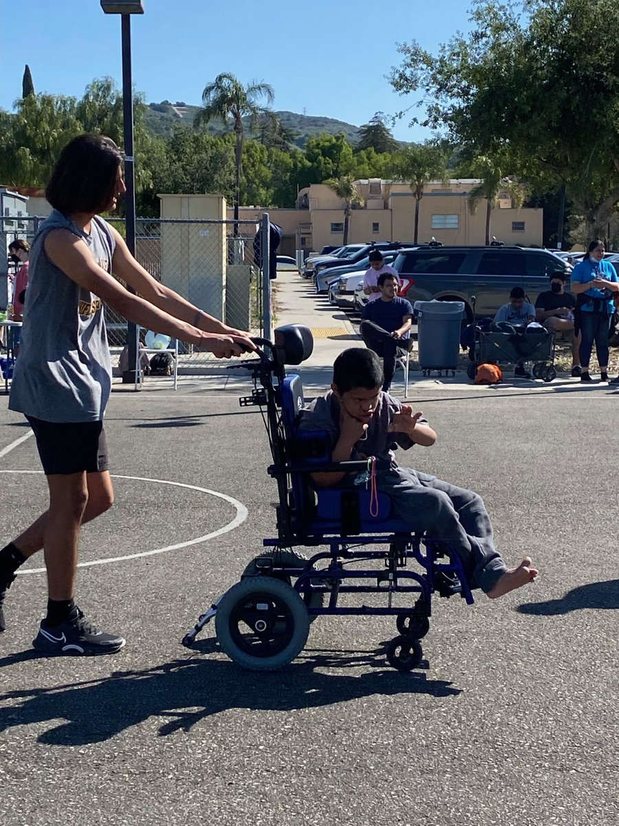 Club Unify Presidents Caleb and Nico for the assist. ⁦⁦<a href="/SOSoCal/">Special Olympics Southern California</a>⁩ #inclusionrevolution #unifiedpioneers ⁦<a href="/SimiValleyHS/">Simi Valley High</a>⁩
