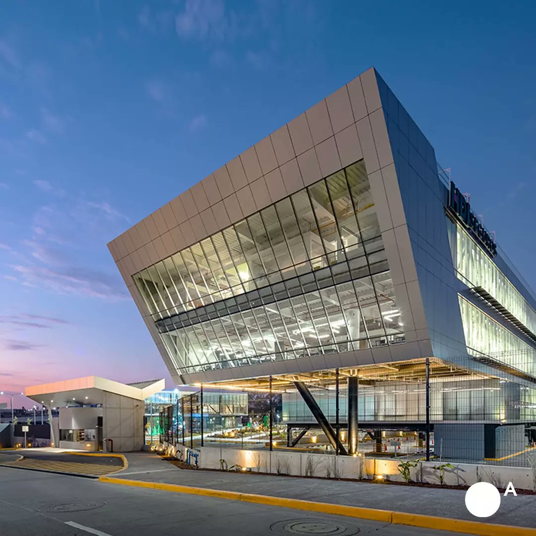 OxigenoArq's tweet photo. El proyecto de Centro de operaciones diseñado para la empresa @hdisegurosmex, ubicado en la ciudad de León Guanajuato, México; se basa en el concepto de Campus, con premisas como la horizontalidad y espacios abiertos. https://t.co/nVkZHNoCN4