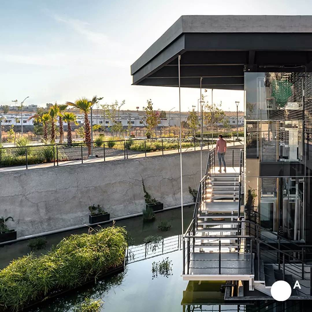 OxigenoArq's tweet photo. El proyecto de Centro de operaciones diseñado para la empresa @hdisegurosmex, ubicado en la ciudad de León Guanajuato, México; se basa en el concepto de Campus, con premisas como la horizontalidad y espacios abiertos. https://t.co/nVkZHNoCN4
