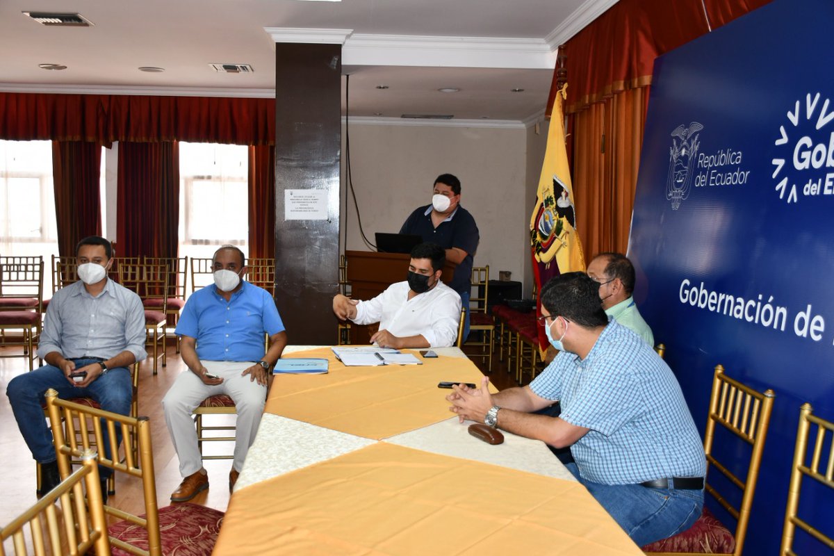 servicioscnelep's tweet photo. #ElOro | Durante la reunión del Administrador con @GoberElOro se dieron a conocer las obras que se ejecutan en la provincia y la planificación que se tiene  para este 2022, en materia comercial, de distribución y de alumbrado.

#JuntosLoLogramos https://t.co/4tOCPS35en