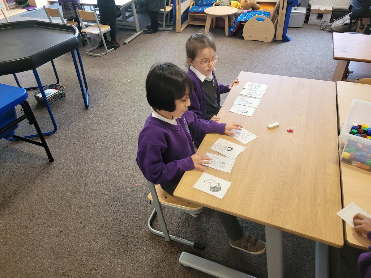 HighparkPS's tweet photo. Today Primary 1b were learning about comfortable and uncomfortable feelings during our PATHS lesson. #PATHSEdUK https://t.co/ts47vE25yC