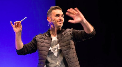 «Muerto de risa» mezcla comedia y magia con el humor incorregible de <a href="/magoKARIM/">karim</a>   ...te reirás hasta de lo que no te atreves todos los viernes y sábados en <a href="/TeatrosLuchana/">Teatros Luchana</a> culturamas.es/2022/03/16/mue…