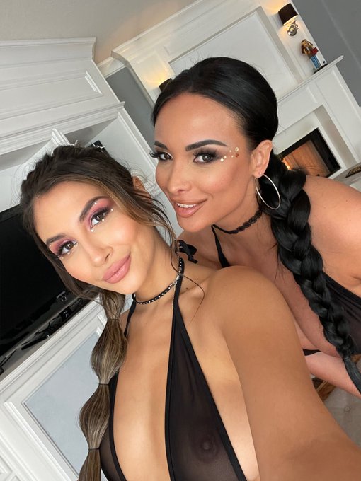 in Vegas today shooting for @naughtyamerica ✨🧚🏼&zwj;♂️ 💕 with @AnissaKate 💕 https://t.co/kBfiCCm2Op<a class="tags" href="/tag/naughtyamerica">@naughtyamerica</a><a href="/tag/diorxsins"class="tags"><span>#diorxsins</span></a>