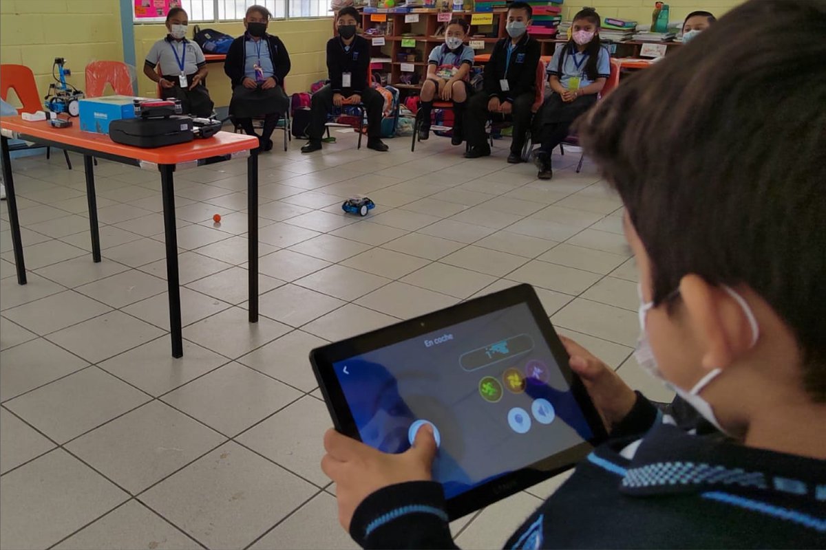 CociteiO's tweet photo. El día de hoy, estudiantes de la Escuela Primaria Benito Juárez ubicada en el Centro de Oaxaca de Juárez, aprendieron con actividades de #DivulgaciónCientífica.  #DomoDeLaCiencia, #PayasosCientíficos, talleres de #Robótica, #RealidadAumentada, #TortugasMarinas e #Insectos https://t.co/GWOqxdCHOL