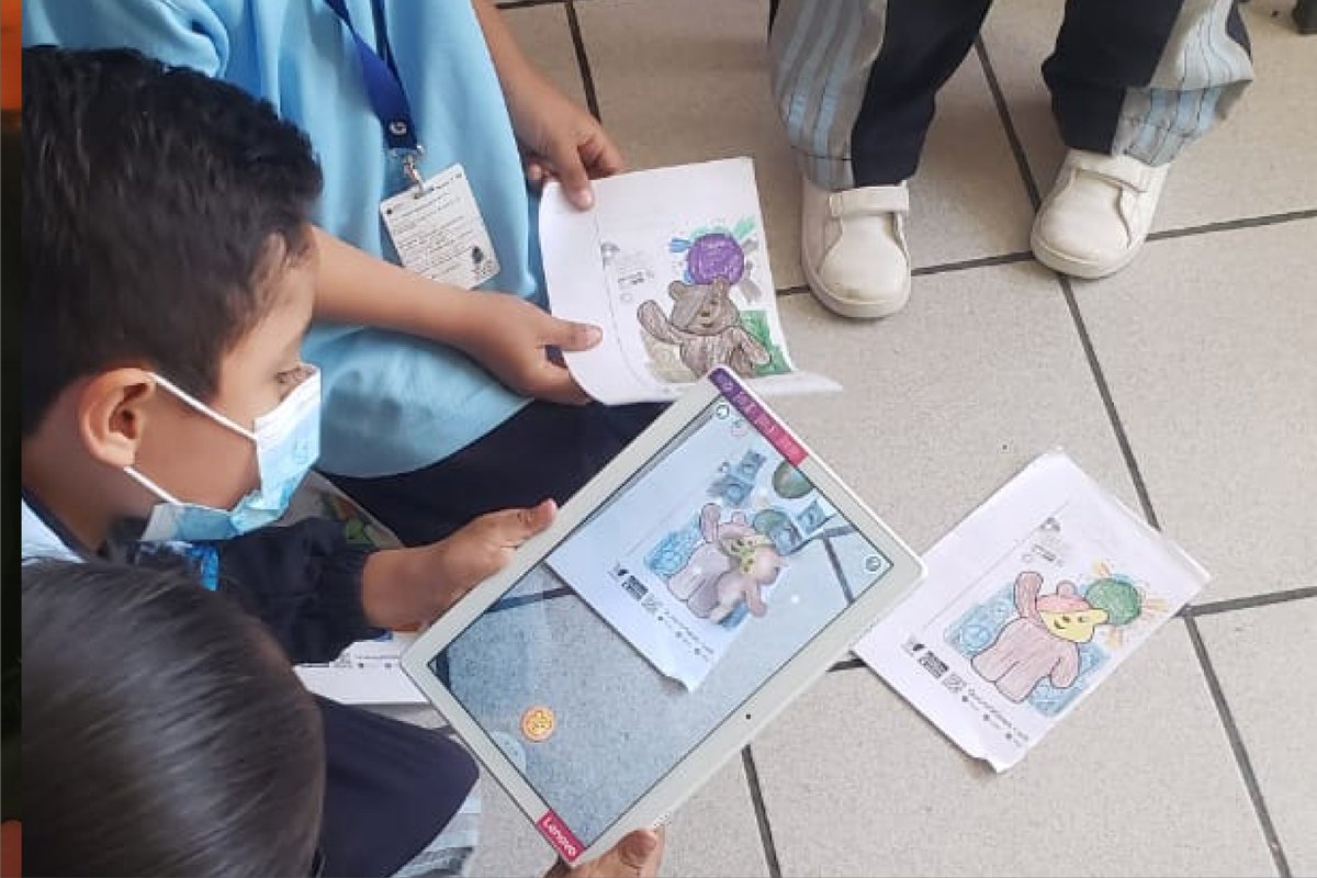 El día de hoy, estudiantes de la Escuela Primaria Benito Juárez ubicada en el Centro de Oaxaca de Juárez, aprendieron con actividades de #DivulgaciónCientífica.  #DomoDeLaCiencia, #PayasosCientíficos, talleres de #Robótica, #RealidadAumentada, #TortugasMarinas e #Insectos
