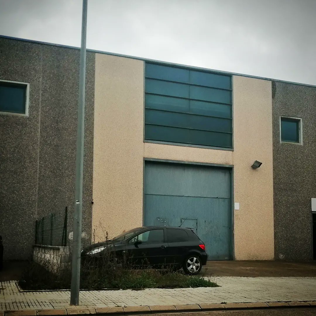 Hoy visitamos la nave de Brownfoods SL en la provincia de Girona. Esta empresa biotecnológica de reciente creación, especialista en producción  industrial de #insectos plantea un ambicioso proyecto basado en #economiacircular y producción de #residuocero #moscanegrasoldado #bsf