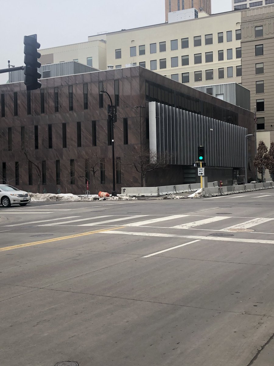 They have finally removed the fencing around the temporary 3rd precinct downtown.  Not sure if they have removed it from the other Police Precincts. #mpd #minneapolis https://t.co/u4Tep9MQCA