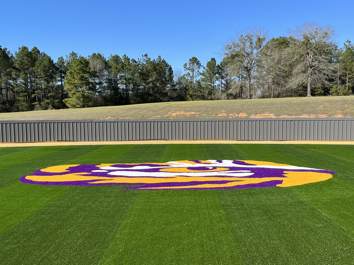 KevinMageeLHS's tweet photo. @LHS_TigerSB  Softball Field is just days Away!!! @ClayCorley https://t.co/5EvH2Sjsg9