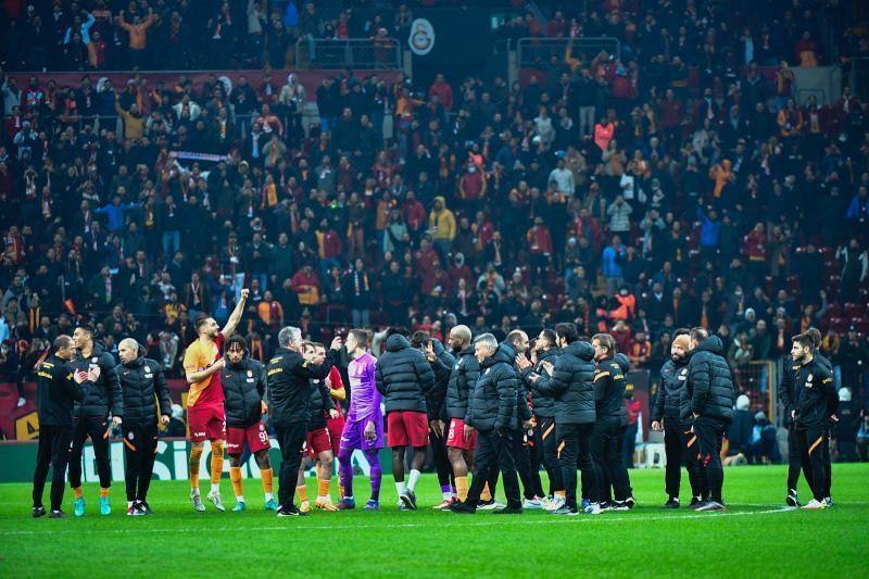 Allahtan ümit kesilmez,biz inanalım,destekleyelim ve sonucu ne olursa olsun Galatasarayımızı savunalım. Gerisi hal olur.#BarcavsGS