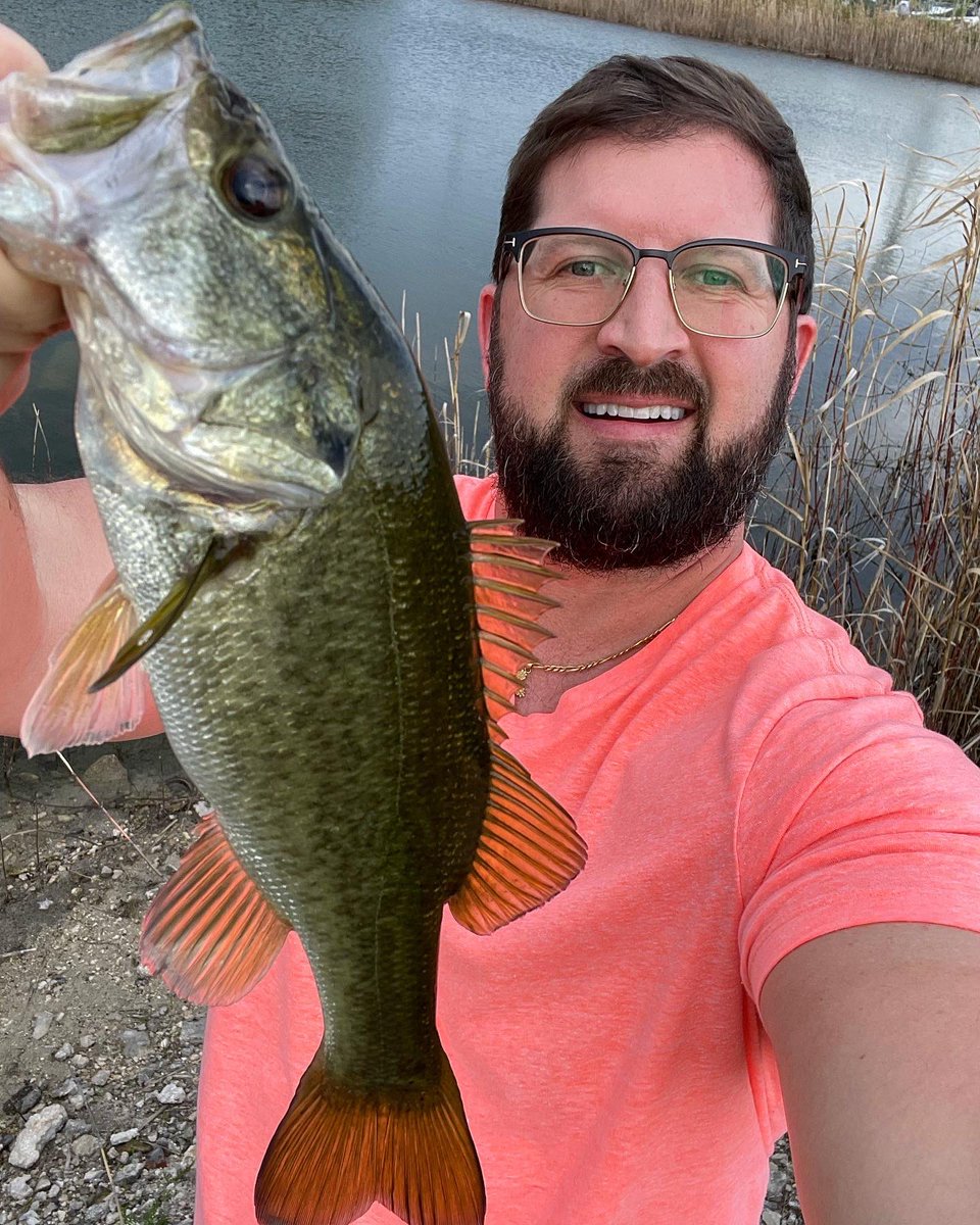 ShaneHunterlive's tweet photo. Literally went fishing for 10 minutes as I saw the thunderstorm and lightning ⚡️ approaching. I was excited to catch 2x largemouth bass in that short time. 🎣 #bass #bassfishing #florida #thunder #lightning #lovefishing #grateful #nature https://t.co/EPp6hdQWpP