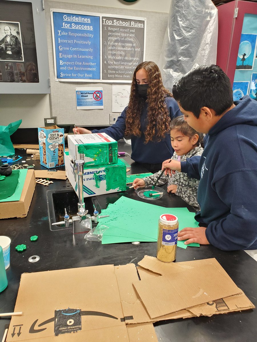 ChristinaJahr1's tweet photo. Engineering Leprechaun Traps using simple machines &amp; shenanigans with @AddieMSteele and @JosephineMagd10 Little Buddies. #BigBuddies #mesamoments #movingforwardtogether https://t.co/UF8kh0RPRA