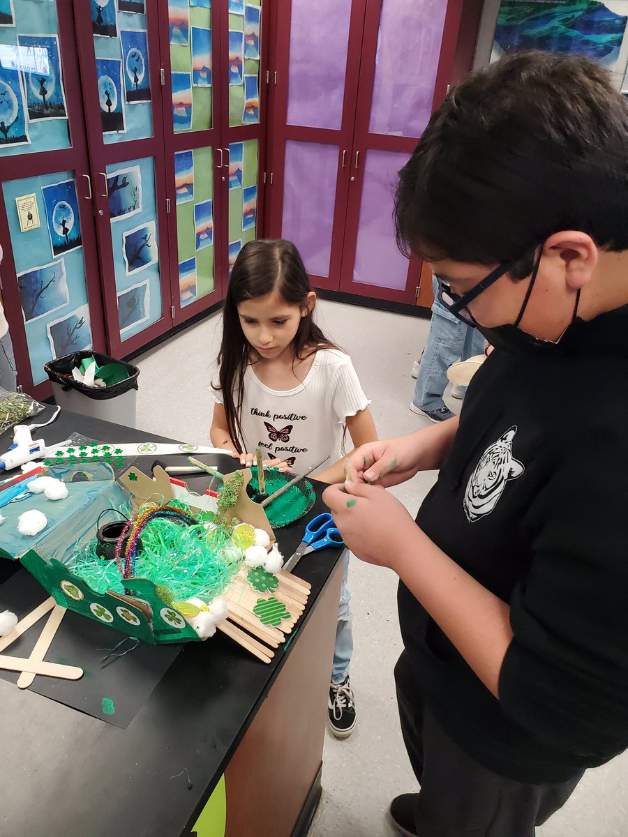 ChristinaJahr1's tweet photo. Engineering Leprechaun Traps using simple machines &amp; shenanigans with @AddieMSteele and @JosephineMagd10 Little Buddies. #BigBuddies #mesamoments #movingforwardtogether https://t.co/UF8kh0RPRA
