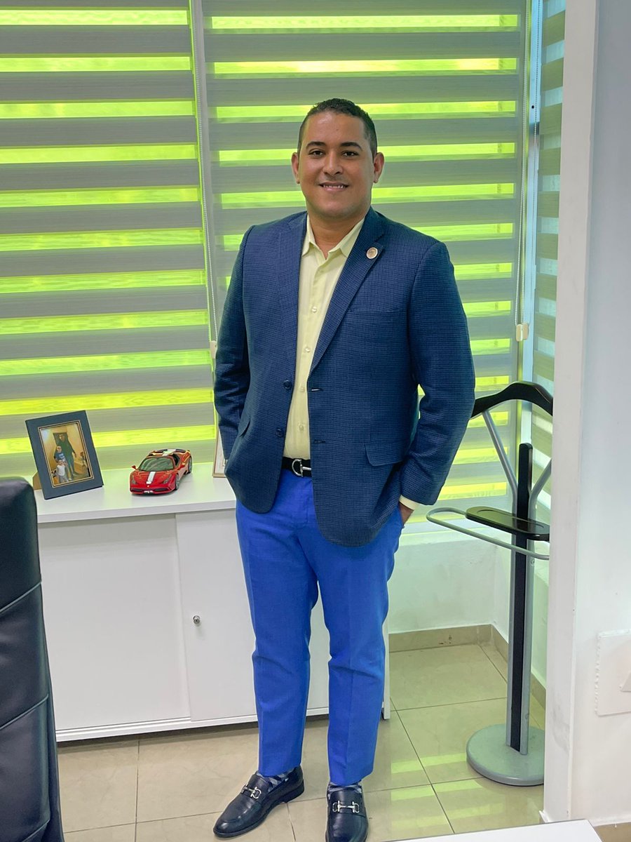 Quién habla menos oye mejor. Quien oye mejor, aprender más. 

#DaleCaco