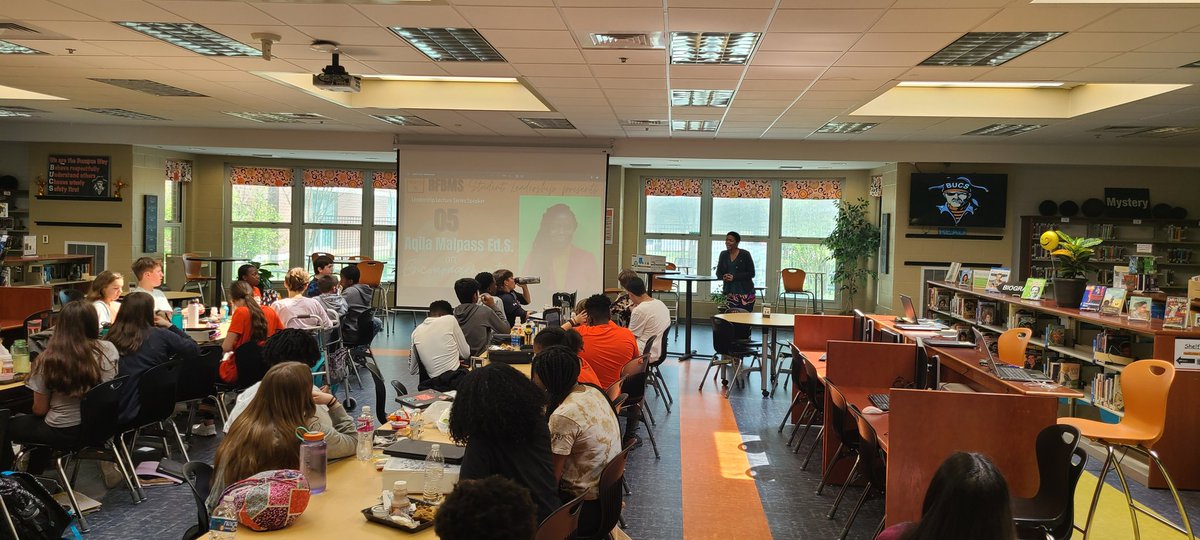 StayUpWithJones's tweet photo. Mrs. Malpass shared personal experiences and lead a great discussion with our student leaders. Mrs. Malpass also provided us with copies of her book Mindset Marinades for Students. The student leaders enjoyed today's impactful lecture. Thank you @TeachOnPurpose! https://t.co/IL1tJY0pV5