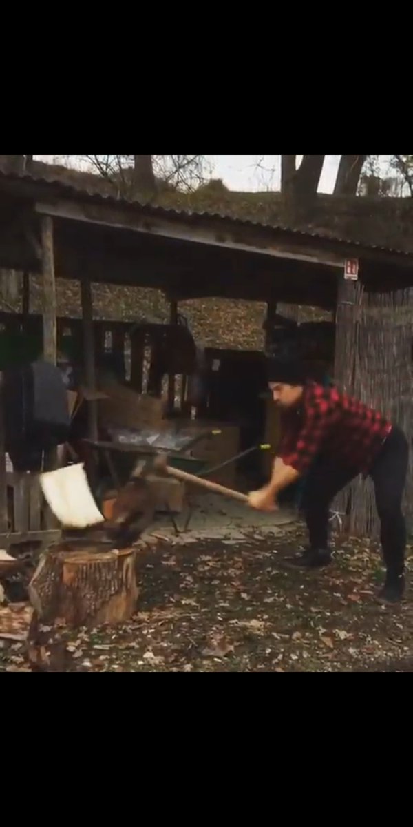 ggianniottionli's tweet photo. Meredith Grey has a really good taste for lumberjacks 😏🔥
#merluca
#mernick
#greysanatomy https://t.co/9C8l3S6iFe