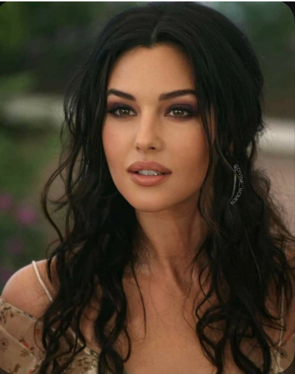 #mete💙💙

Gözleriniz olmazsa

 konuşamıyacaktım 

  Hep böyle cana yakın mı bakarsınız

     Attila İlhan 💎❤❤