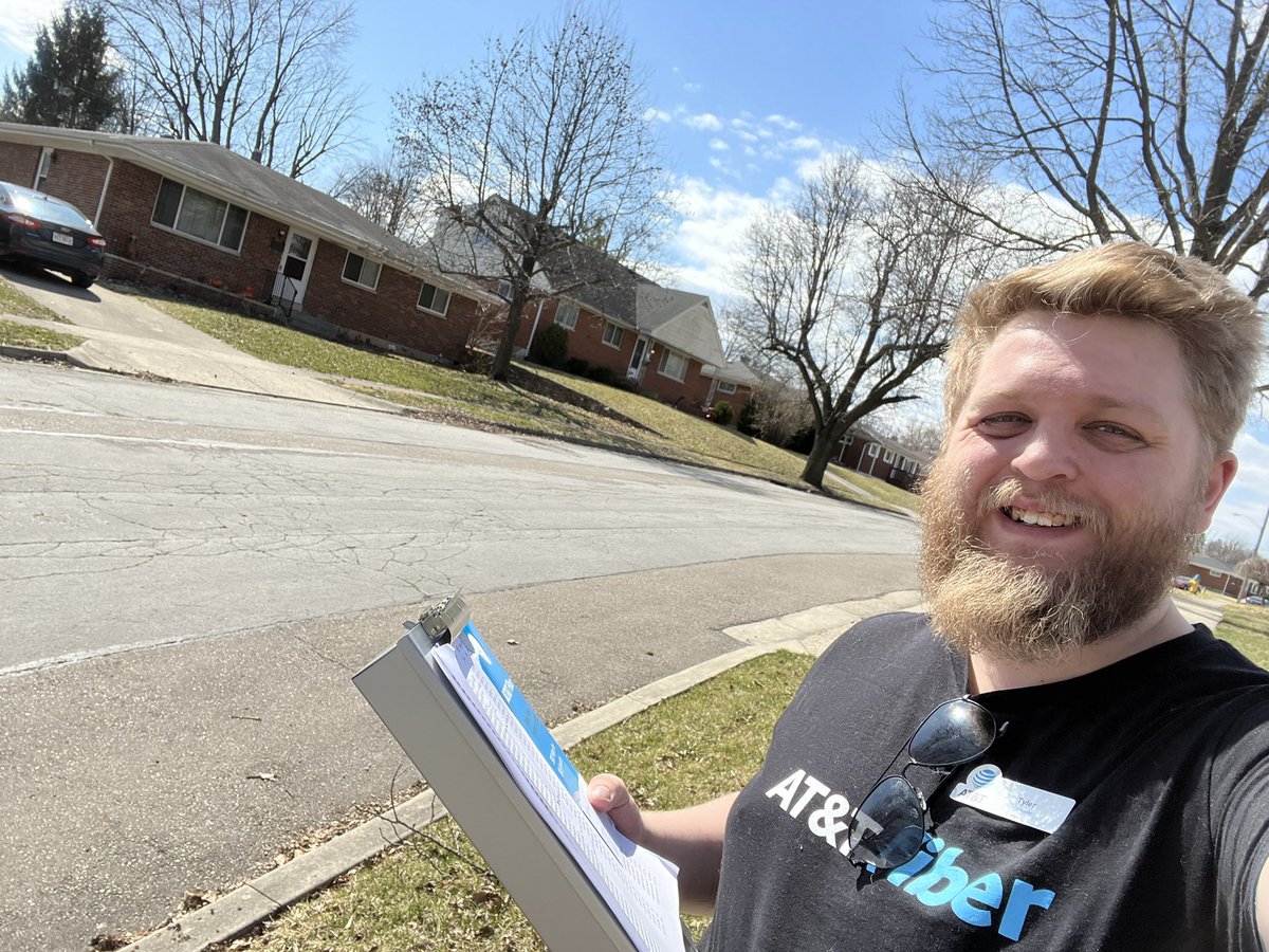 TGorrell92's tweet photo. Welcoming 5 new families to the fiber family in only a couple hours while dropping flyers in Kettering Ohio @inju_berry @oliveiramikeO @BrianWest_OHPA @tt024d https://t.co/o73srphtAM