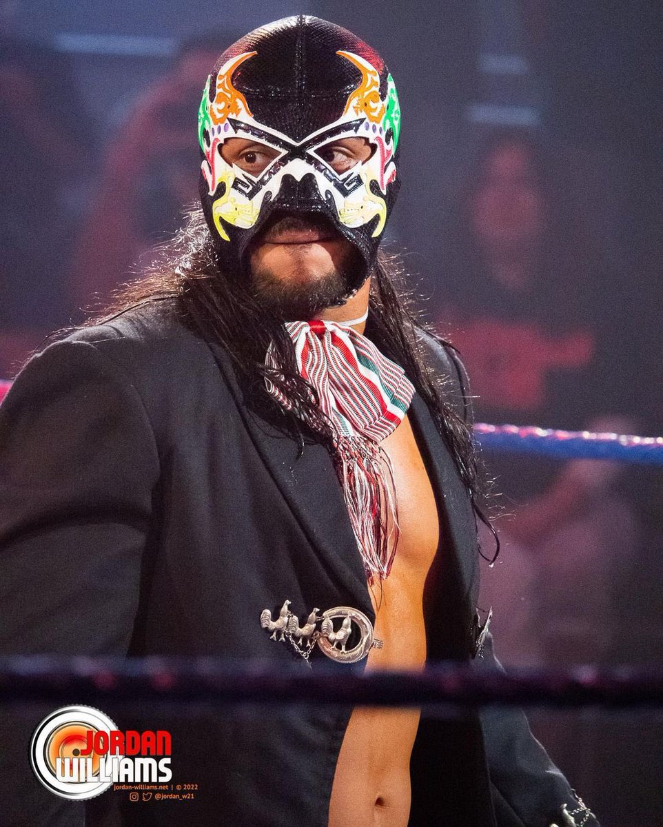 JBElFantasma's tweet photo. El Charro Negro. 👊🏽☠️🇲🇽 #TheEmperorOfLuchaLibre #GreatestLuchadorOfAllTime https://t.co/JW6H90zRpF