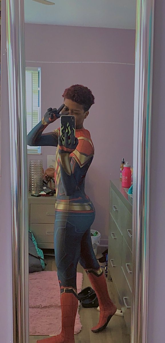 CAPRlSOULS's tweet photo. your local spiderman https://t.co/7ZD7nWJZ8s