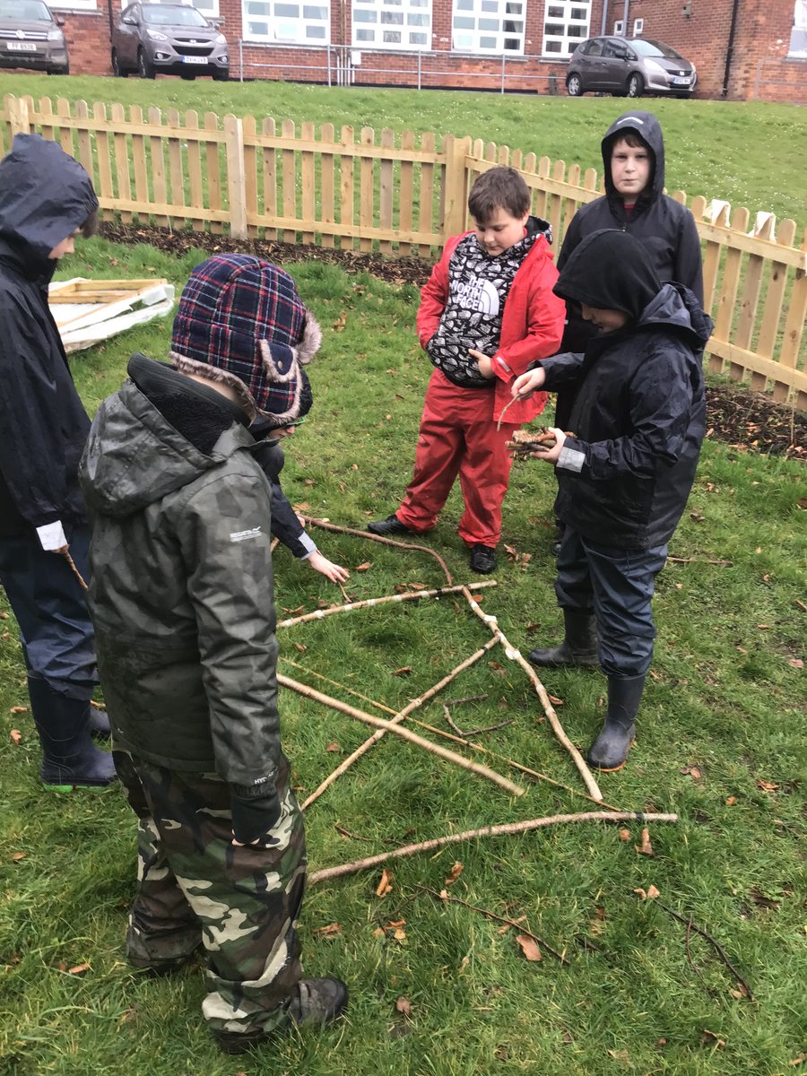 YsgolHiraddug's tweet photo. Some brilliant team work in Year 5's outdoor classroom today while creating 2D shape pictures. We have also found a way to draw a perfect circle! @_OLW_ #dirtyteaching #mathsoutdoors https://t.co/yAFBvwO5XS