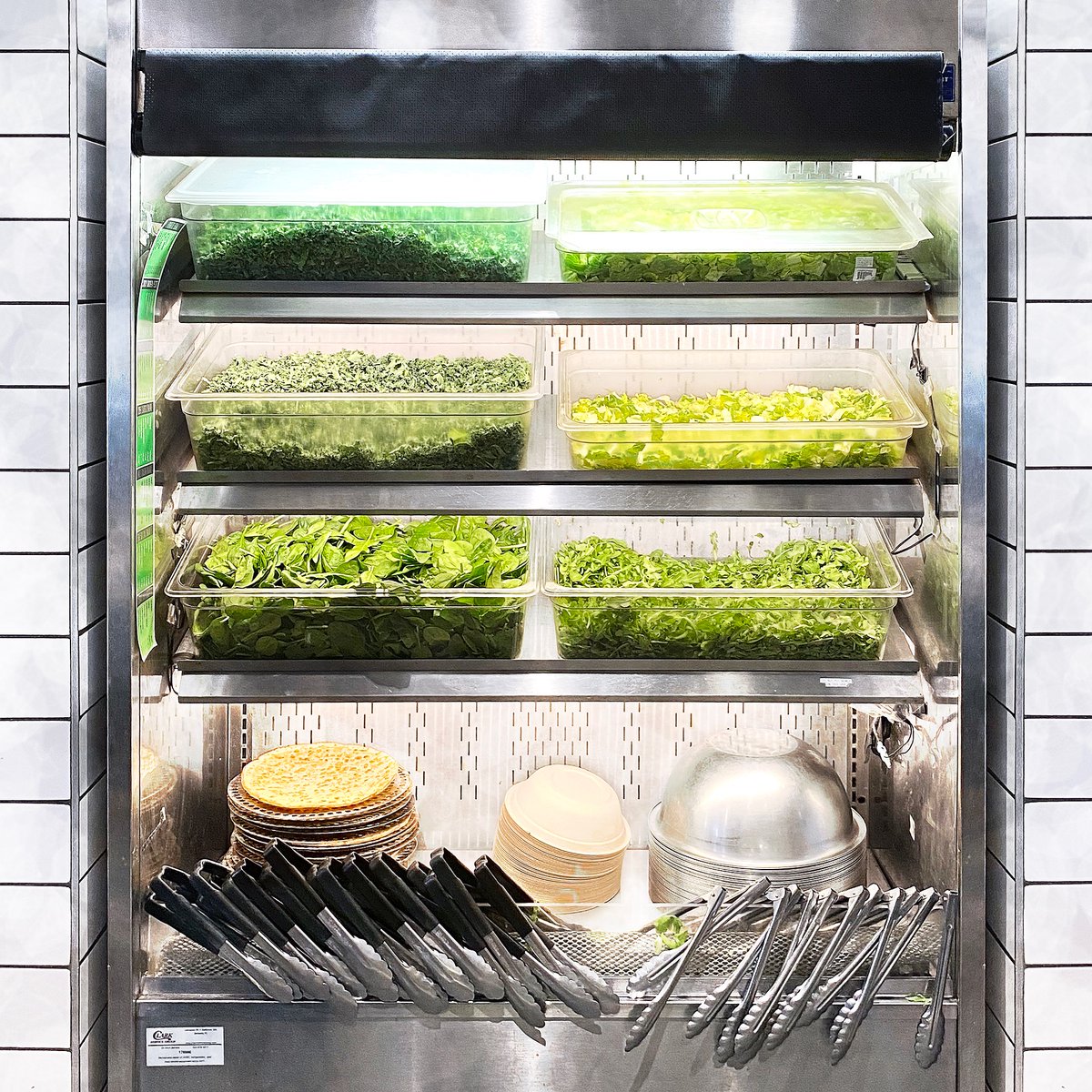 Have you tried one of our custom salads yet? So many fresh ingredient options to choose from 🥗
.
.
Stop by your local SNAP today and create a masterpiece! 

#SnapCustomPizza #localsaladandpizza #createasalad #customsalad