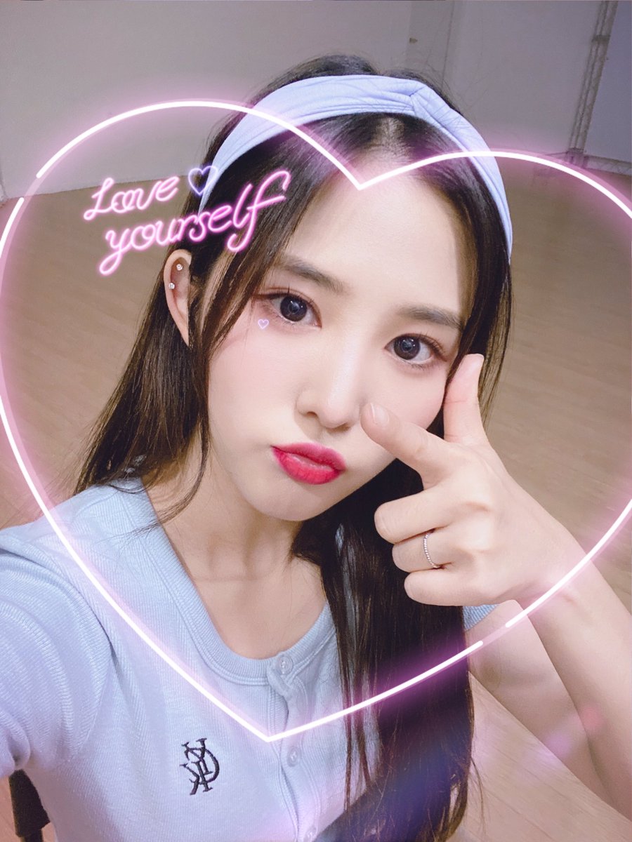 🌻| SONGSUN WEEK D-5!!

Para começar a semana, abrimos finalmente um formulário para vocês decidirem o nome do fandom individual da Songsun. Iremos trazer o resultado no dia 21/03! 

📎forms.gle/RQiL3oraA96CcP…

트라이비 송선 #SongSun #송선 #트라이비 #TRI_BE <a href="/tribedaloca/">트라이비 (TRI.BE)</a>