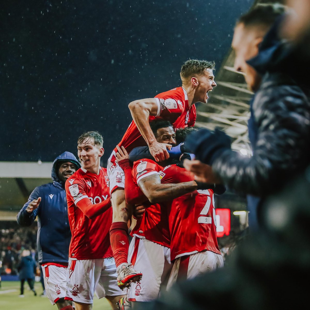 ❤️ #𝗧𝗢𝗚𝗘𝗧𝗛𝗘𝗥 🤩 Sum up this team in one word 👇 🌳🔴 #NFFC