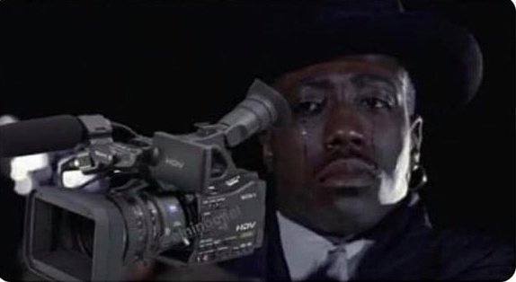 LeaFrattesi's tweet photo. POV: Sos el camarógrafo que le toca grabar la parte de la serie en la Hernán y Chiri llaman a la madre de Daniel. 

#Casciari51 #Orsai #Canelones https://t.co/Ovmql1Pn6u
