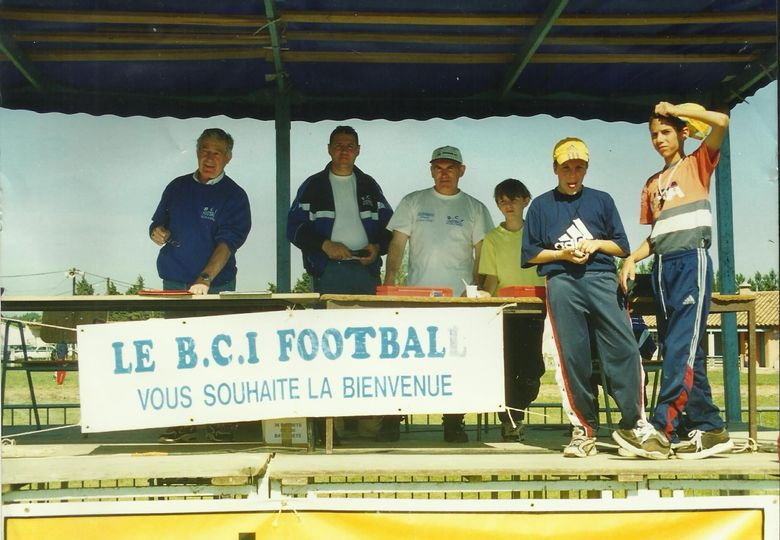 FootballBci's tweet photo. BC(h)Istorique
Souvenirs du BCI Football
L'isle sur sorgue - Le B.C.I. Football vous souhaite la bienvenue (Robert Bénet à Gauche) https://t.co/ZZGgPlKHUs