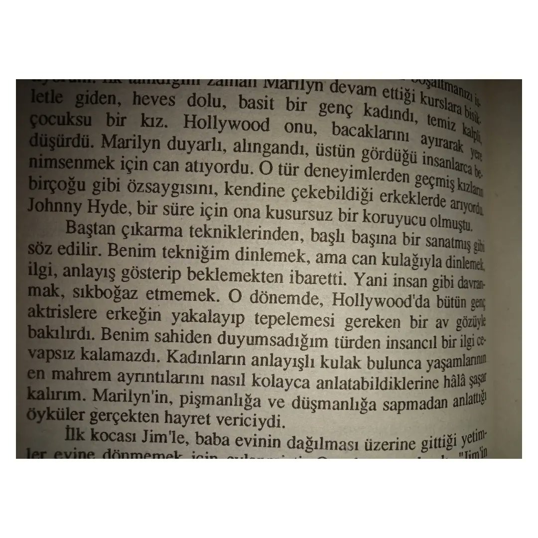 Yönetmen Elia Kazan'ın Marilyn Monroe hakkındaki görüşlerini paylaşıyorum. 

Alıntı: Elia Kazan'ın Bir Yaşam kitabından...

#marilynmonroe 
#eliakazan