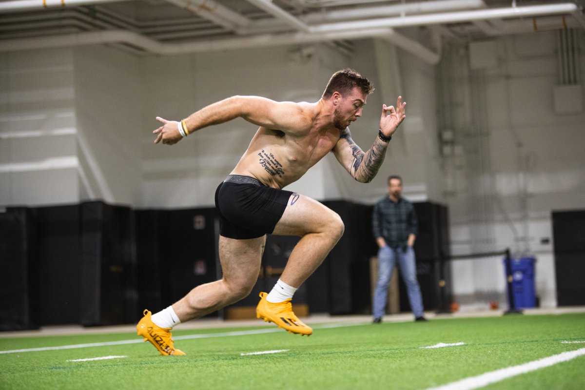 CUBuffsFootball's tweet photo. Sights set on the next level 📈

#GoBuffs | #CUlture https://t.co/6NBkqZfdId