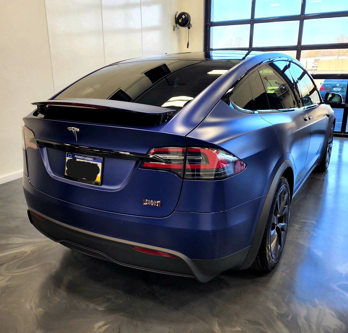 Avatrode's tweet photo. My first look... steath wrap on the #Tesla X .... liking this 👍 https://t.co/hTzEEymJQR