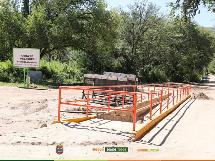 MuniCosquin's tweet photo. 🔶️Comenzaron las tareas de hormigonado en la Obra de Desagües de Barrio San José Obrero.

Continuamos completando la superficie de la carpeta asfáltica bajo de la cual están subterrados los módulos.  

Esta gran obra esperada por los vecinos es realizada junto al @gobdecordoba https://t.co/GlAMN1LoMT