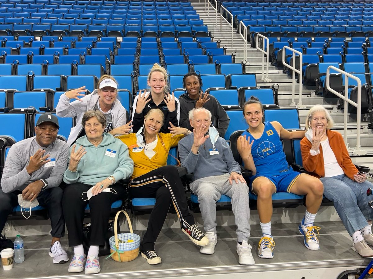 CoachCoriClose's tweet photo. Such a great time with our new friends from Sunrise Senior Center. I can’t wait to see them at the games and spend more time with them. #UncommonCommunity #lifestyleGivers https://t.co/fZzhqWUrLc