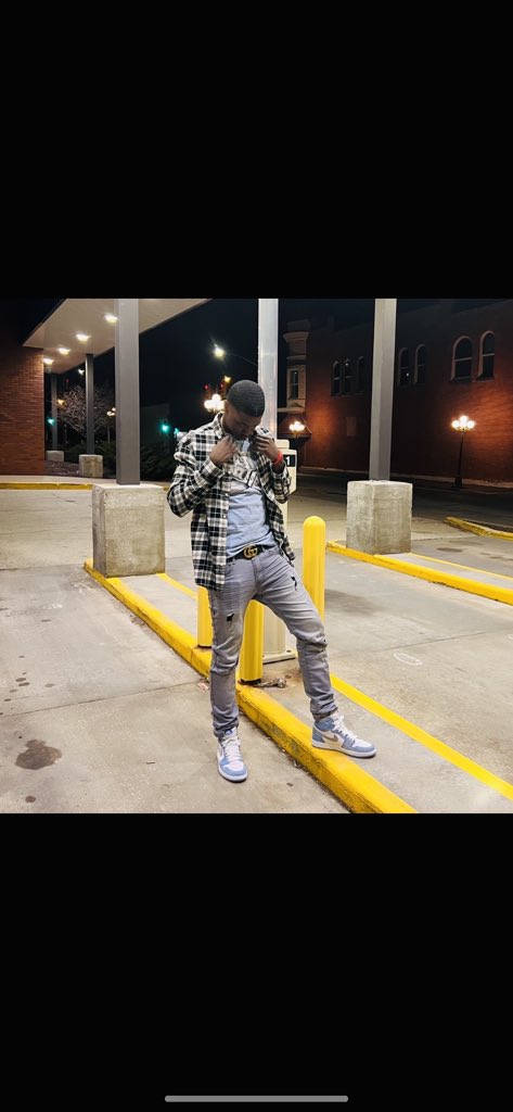B2Sav2's tweet photo. There he go right back on his sh!t he f$&ked em up again π¨πstand on 10 im one of them men ts aint pretend π― #Big2οΈβ£4οΈβ£π #CertifiedGiver #LLGMA&GPA #LLWB #LLDUKE #LLJROCK #RipKobe https://t.co/W6eQCg3K5a