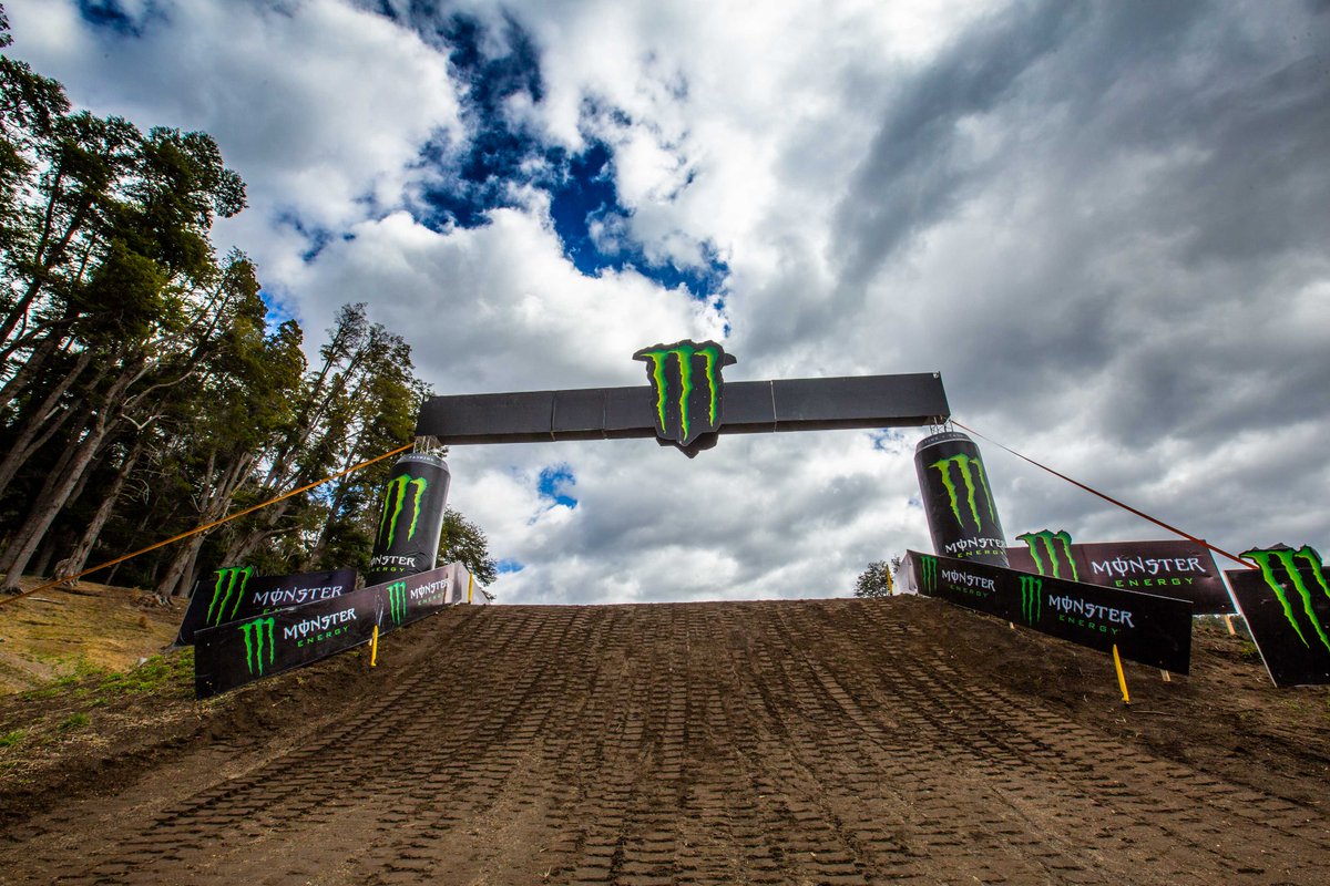 MXGPArgentina's tweet photo. El Patagonia Race Track comienza a vestirse de gala
Con la llegada de los materiales de los equipos y los primeros miembros de la organización, el circuito se pone a punto para recibir a la tercera fecha del campeonato mundial.

Lee la nota completa 👉https://t.co/OkSnVok4O5 https://t.co/DmClIMeESd