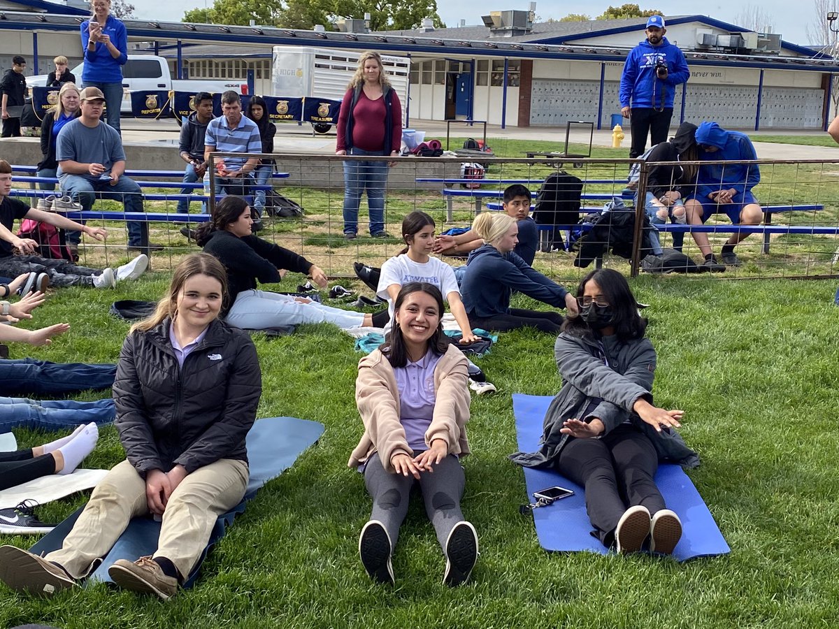 Yesterday, some of the Merced-Mariposa FFA Officers got to visit @AtwaterFFA and participate in their first ever goat yoga meeting! A huge thank you goes out to Atwater FFA and its officers for inviting us to their meeting and putting on such a fun event!