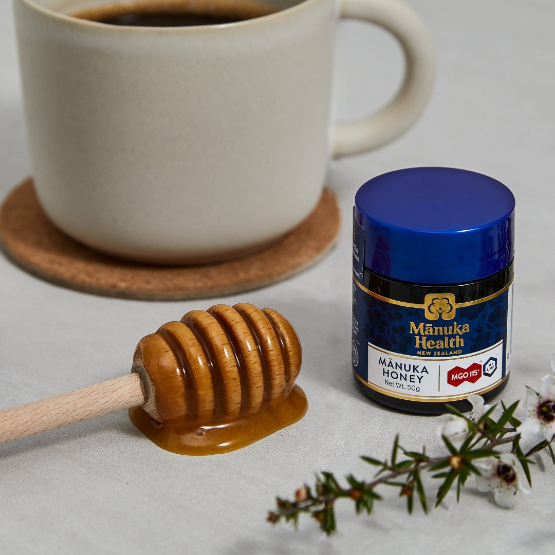 ManukaHealthNZ's tweet photo. On a mission to reduce your sugar intake? We've got great news for you! 🍯

Mānuka honey is an ideal sugar substitute for refined sugars and sweeteners as not only is it packed with natural goodness, it won't cause an energy crash like refined sugars do. https://t.co/hniEqoHsSh