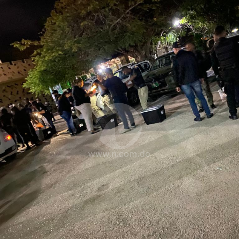 nuriapiera's tweet photo. Operación Iguana: arrestan cabecilla red de trata de personas; era coordinador migratorio en el municipio Jimaní https://t.co/lGmZMtK78I #NDigital https://t.co/dYPOLlZmTU