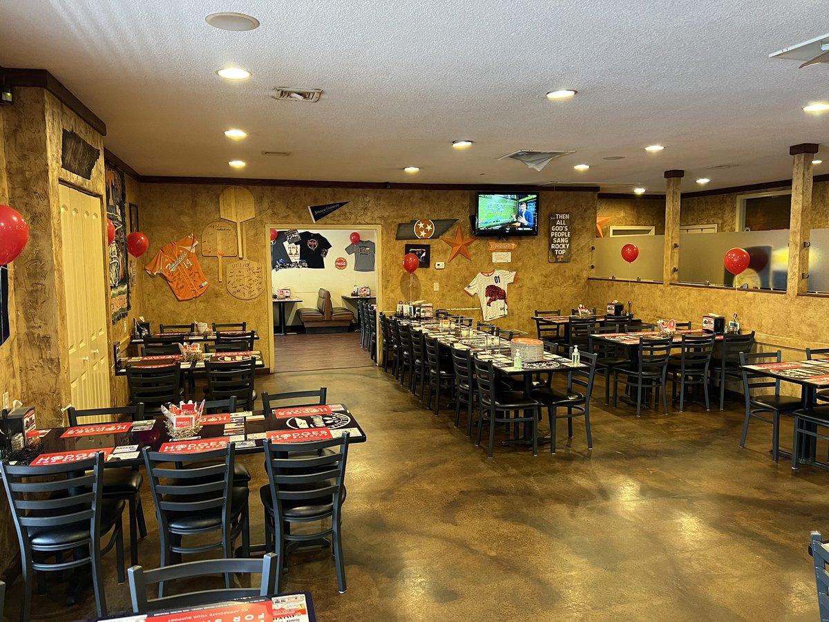 Hodges_Sheriff's tweet photo. Thank you to everyone who stopped by my Seymour Meet &amp; Greet last night. It was a great night &amp; I had the pleasure of meeting many new people. A special thanks to Tennessee Pizza Company for their hospitality &amp; for hosting my event by providing some delicious pizza, wings &amp; bbq. https://t.co/40h6VVWOJk
