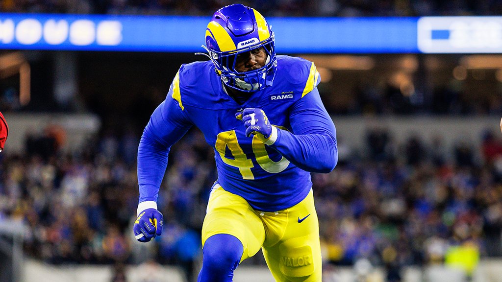 AroundTheNFL's tweet image. 𝗕𝗥𝗘𝗔𝗞𝗜𝗡𝗚: Von Miller signing with Bills on six-year, $120M deal, per @RapSheet 

nfl.com/news/pass-rush…