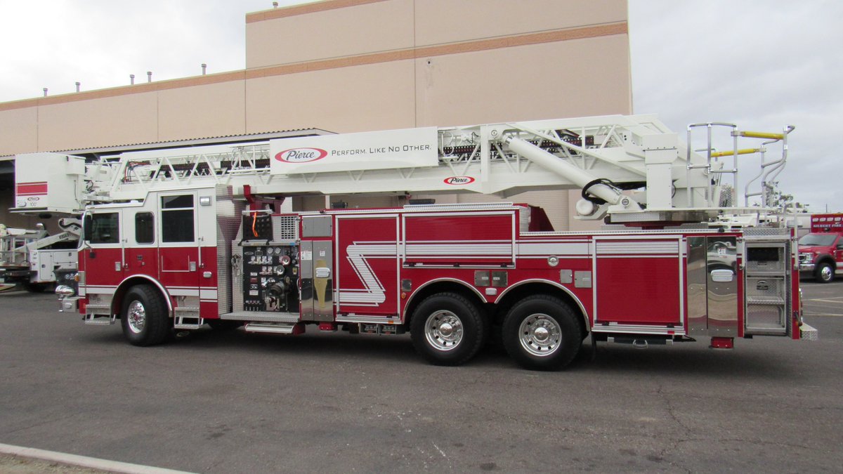 HughesfireHFE's tweet photo. Check out #GilbertFireRescue (AZ)'s new Arrow XT 100' Quint Remount Platform Aerial that was recently delivered!
Congratulations on your new apparatus - thank you for choosing #PierceMfg &amp; #HughesFire!
#FirefightersChoosePiece #ArizonaFireFighters #GilbertFireFighters #Quint https://t.co/dHR81MvaU3