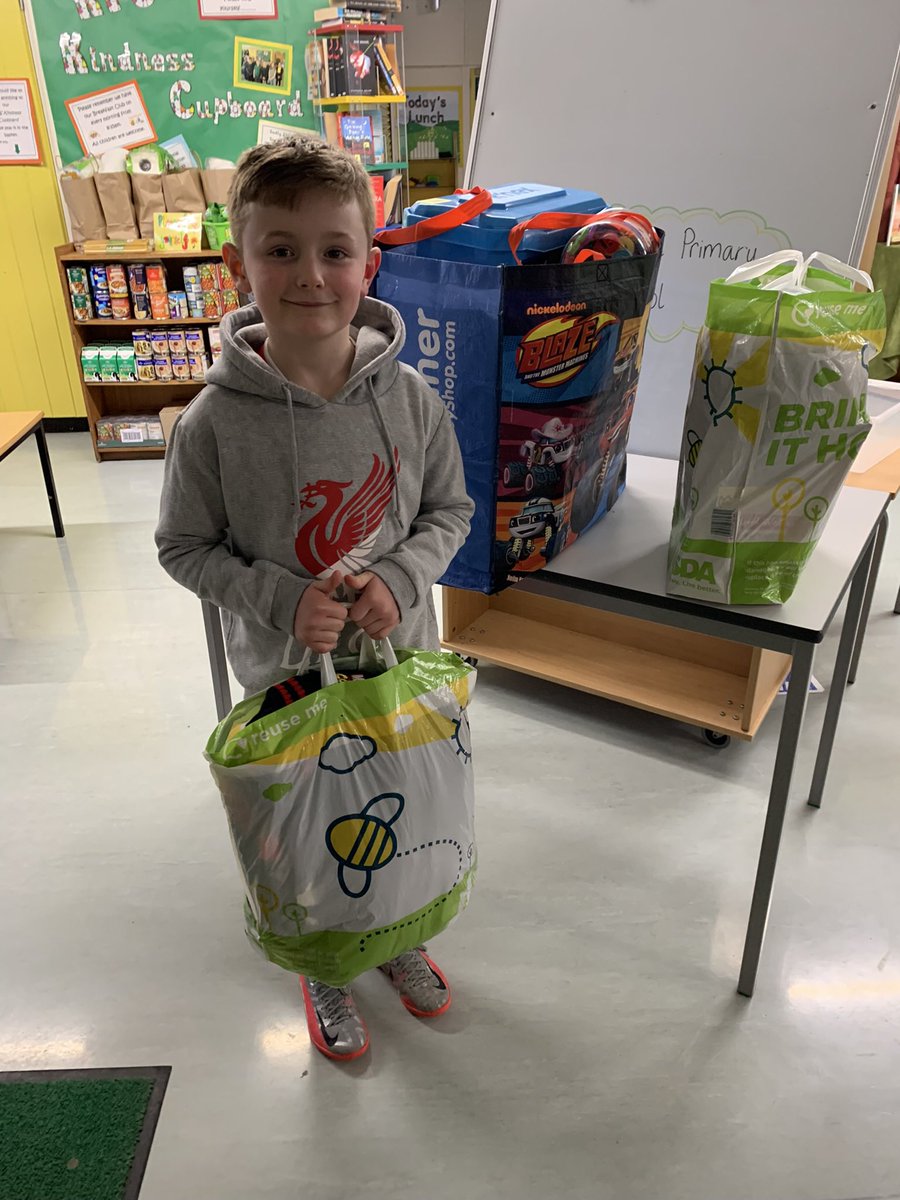 KnightsridgePr1's tweet photo. Thank you to this very kind young man who so generously donated games, puzzles & books he no longer needs. π So many of our children will love playing with & reading them. Yet again P demonstrates Kindness - Thank you! ππ π§©π#KindnessMatters #KPSValues https://t.co/cY7gEpy0z9
