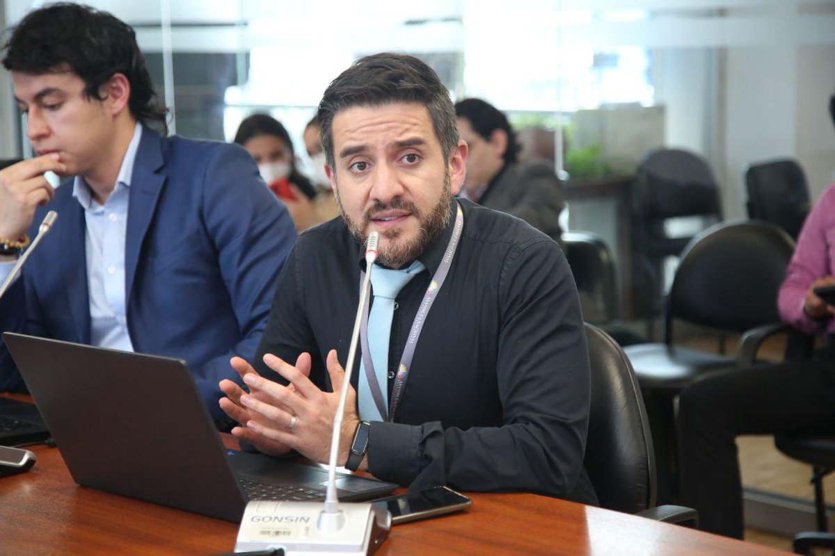 AsambleaEcuador's tweet photo. @DerechoSaludAN El personero de #UCEPE señala que existe una asignación de 85.5 millones de dólares disponibles para adaptar las campañas relacionadas con la Salud e Higiene Menstrual. https://t.co/olxu76y99i