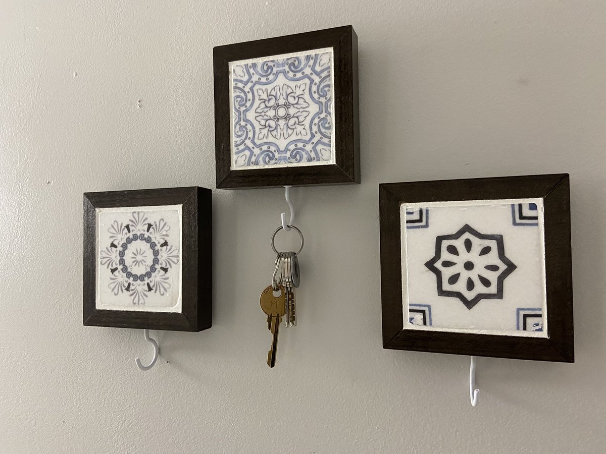 MJhomecreations's tweet image. Three piece ceramic tile set with hooks available in dark mocha or white trim.  #etsy #keyhook #entrywaydecor #walldecor #keyholder #wallhooks