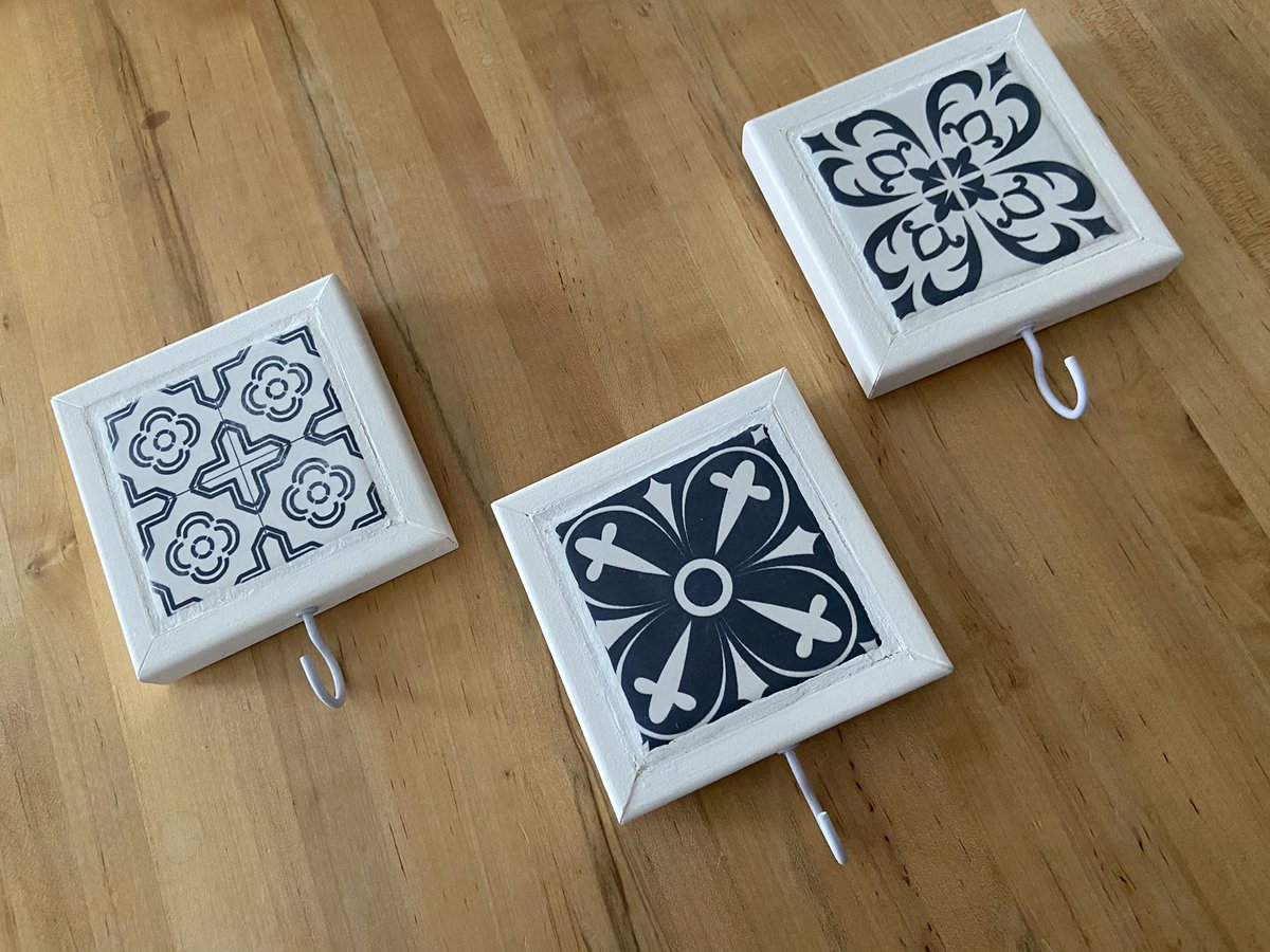 MJhomecreations's tweet image. Three piece ceramic tile set with hooks available in dark mocha or white trim.  #etsy #keyhook #entrywaydecor #walldecor #keyholder #wallhooks